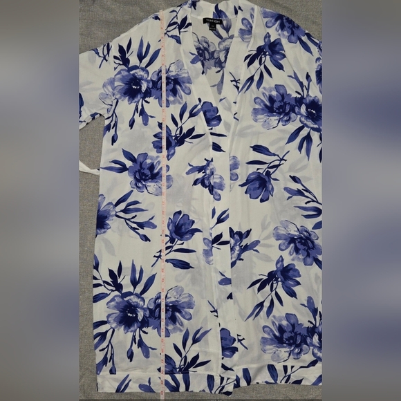 Yumi Kim White & Blue Floral Robe - Picture 11 of 12